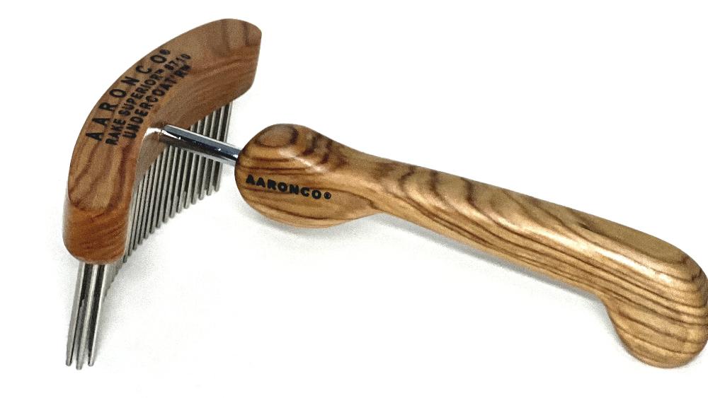 The Aaronco® Undercoat'R™ Professional Pet Grooming Rake is ideal with medium to long double coats. Designed by industry leader Sam Kohl, it untangle knots, remove dense undercoat and reduce excess topcoat. Its curved stainless steel head and blunt tines offer increased coat removal without damageing the fur or skin.