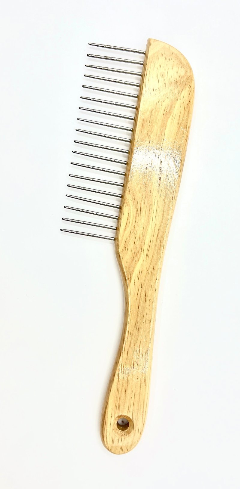 Ideal for disentangling and puffing up the fur of poodles and other. long, thick-haired breeds, this long toothed comb glides through the coat without snagging or damaging it. These combs can also be used for everyday grooming, in shows, or at the salon to help build volume and remove small knots before clipping or trimming.